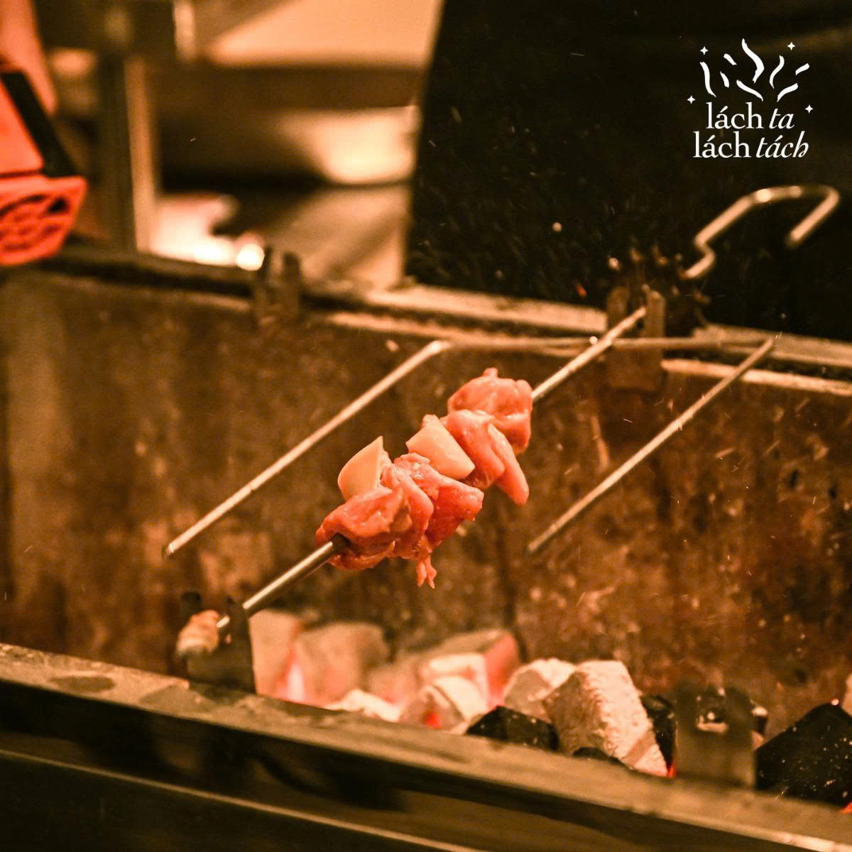 LÁCH TA LÁCH TÁCH